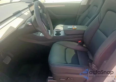 2025 Tesla Model Y from USA, damaged, VIN 7SAYGDED2SA379489